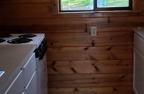 Newport Cottage | Eagle Vista Cottage at the old Sacheen Lake Resort