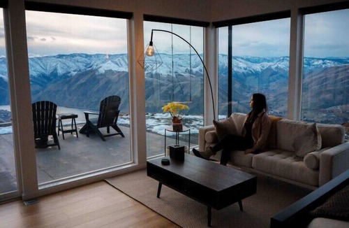 Orondo House | Earthlight 5 - On Top of The World