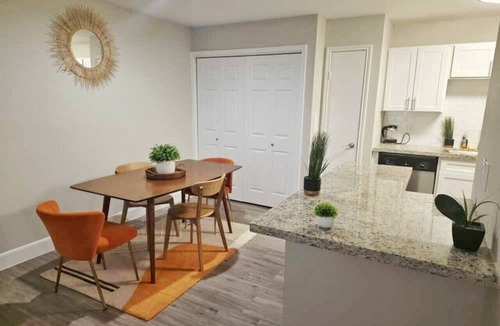 Astrodome Apartment | Earthy 3Bed 2Bath Apt at 5 min walk to NRG stadium