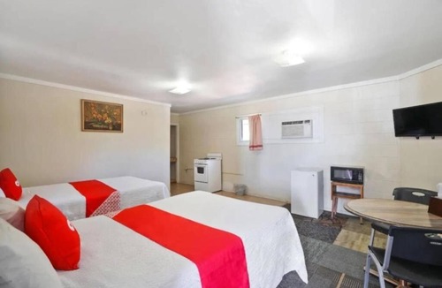 Alpine Hotel | Easily Access Adventure and History in Room with 2 Full Beds and Kitchenette