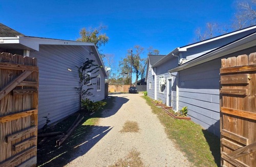 Northeast Houston Apartment | East Houston 2BR Budget Friendly Stay