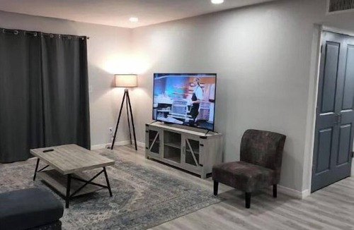 Biggs Field Condo | Eastside 3 bed 2 bath, King en suite & fast Wifi