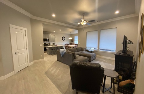 Pasco House | Easy access to I82. Almost new, spotless and spacious close to Trac and Richland