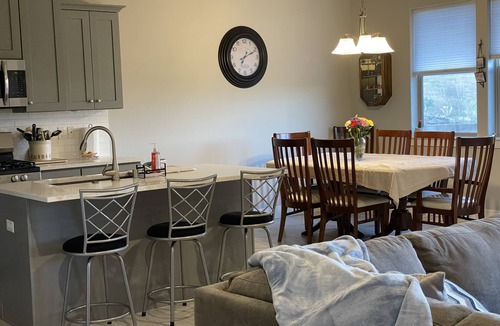 Pasco House | Easy access to I82. Almost new, spotless and spacious close to Trac and Richland