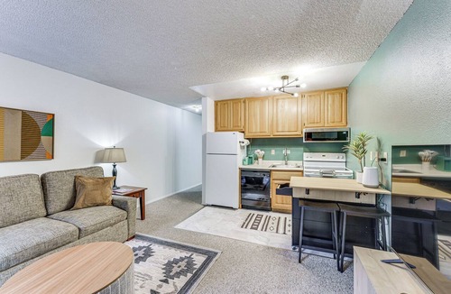 Red River Apartment | Easy Red River Ski Access! Outdoor Adventure Condo