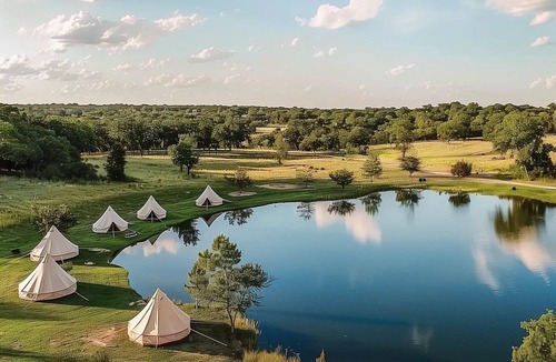 Leon Junction Apartment | [Eclipse Amenities Included] Food, Live Music, Activities - Glamping Tent 2