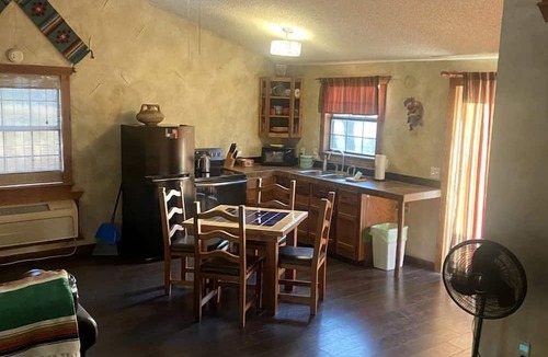 Paluxy Cabin | Eco-Friendly Cabin with Private Hot Tub for a Relaxing Getaway near Dallas, Texas