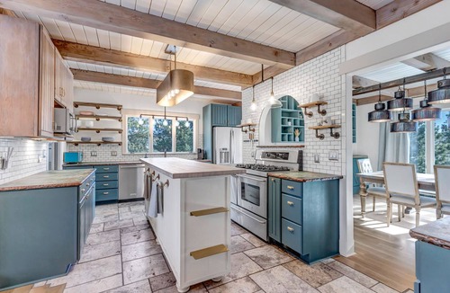 Mount Vernon House | Eco-Friendly Lookout Mountain Getaway with Rocky Mountain Views