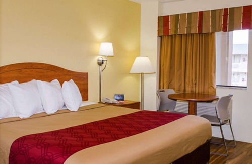 Canyon Acres Hotel | Econo Lodge East