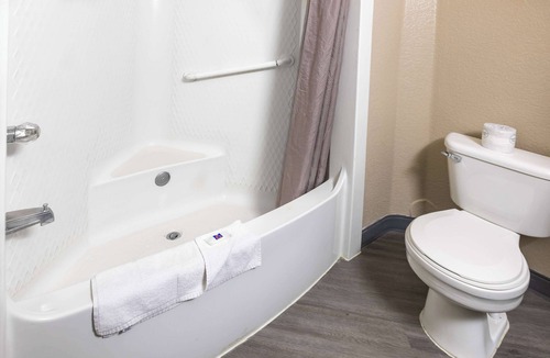 Fort Lupton Hotel | Econo Lodge Fort Lupton