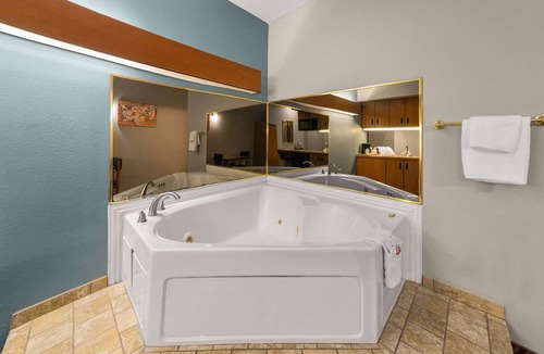 Mesquite Hotel | Econo Lodge Inn & Suites Mesquite - Dallas East