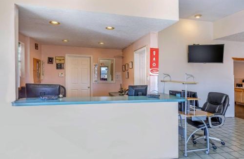 Polvadera Hotel | Econo Lodge Inn & Suites Socorro