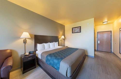 Bridgeport Hotel | Econo Lodge Inn & Suites Bridgeport
