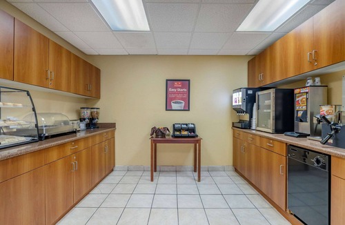 Des Moines Hotel | Econo Lodge Inn & Suites Des Moines Fairgrounds Area