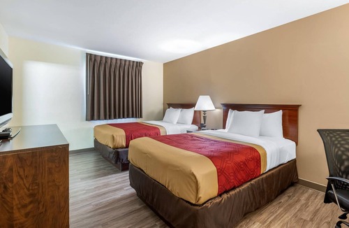 Des Moines Hotel | Econo Lodge Inn & Suites Des Moines Fairgrounds Area