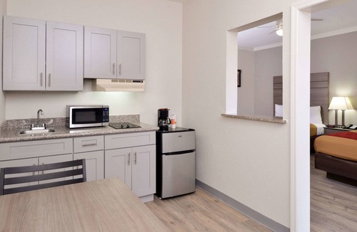 Lakeview  Jefferson County Hotel | Econo Lodge Inn & Suites Port Arthur near Sabine Pass