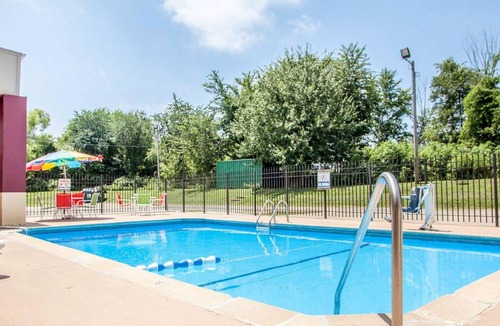 Kearney Hotel | Econo Lodge Kearney - Liberty
