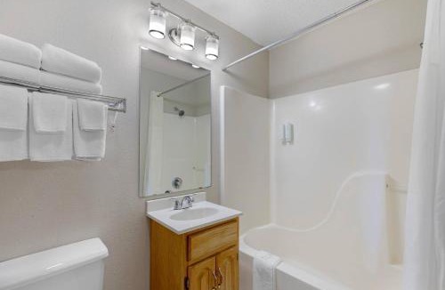 Del Camino Cabin | Econo Lodge Longmont East