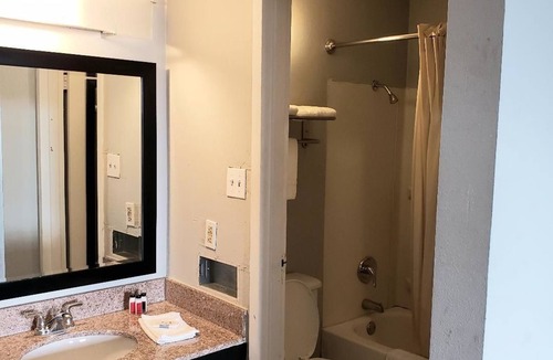Mineral Wells Hotel | Econo Lodge Mineral Wells
