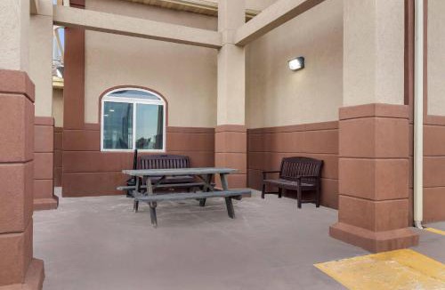 Scottsbluff Hotel | Econo Lodge Scottsbluff