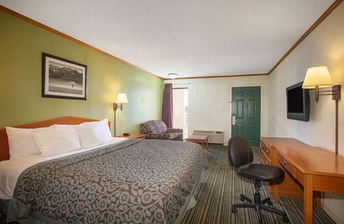 Wichita Hotel | Economy Hotel Wichita- Florence St