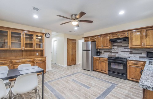 Rowlett House | Edgewater Retreat Rowlett/Rockwall. 4-Bedrm 2bathrm 2 garage