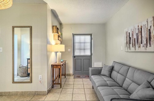 El Paso Apartment | El Paso Cottage - Walk to UMC & Texas Tech!