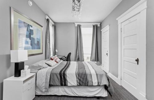 New Castle House | Elegant 1BR Workspace Near Parks and Summit Lake