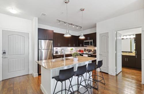 Frisco Apartment | Elegant 2B near Legacy West Wi-Fi Fitness Pool