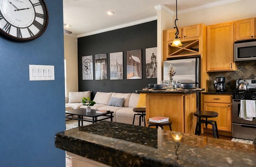 Lower Greenville Apartment | Elegant 2BR Townhome Walking of Lower Greenville
