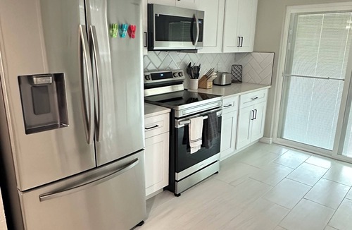 San Antonio House | Elegant 3-bedroom house in awesome San Antonio with WiFi and garage for parking.