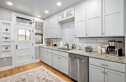 Dundee-Happy Hollow Historic District House | Elegant 3BR Oasis in Dundee Close to Downtown
