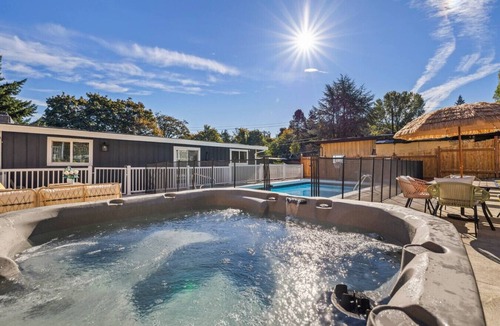 Highline House | Elegant 4BR/3BA Villa Hot Tub & Resort Perks Pool Closed for Winter