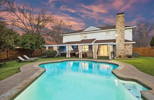 Farmers Branch Villa | Elegant 5BR Home with Pool Jacuzzi BBQ and Cinema Room
