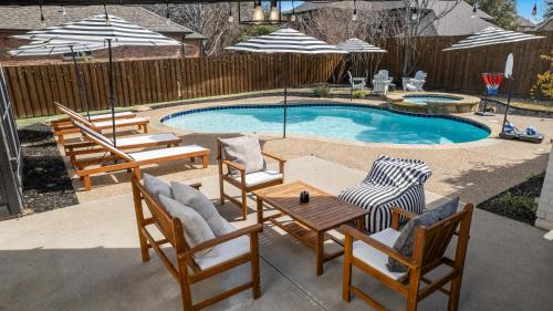 Keller House | Elegant 5BR Pool House with Cinema Fire Pit and Games