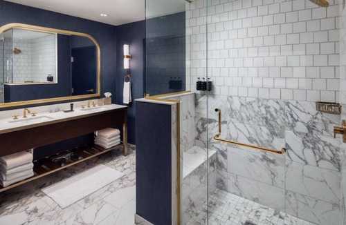 Fitzsimons Hotel | Elegant Accommodation with Balcony, Kitchen and Gas Fireplace!