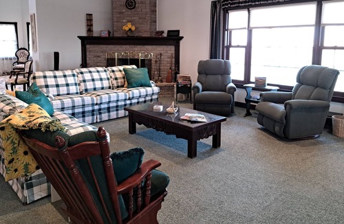 Martell House | Elegant Country Retreat, 20 min to Lincoln