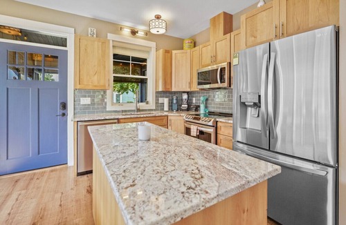 Oroville House | Elegant Lake Cottage at Veranda Beach Resort — Private, Stylish & Sunny