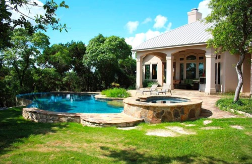 Pipe Creek House | Elegant Texas Hill Country Cottage in Pipe Creek for Family Vacations in Texas