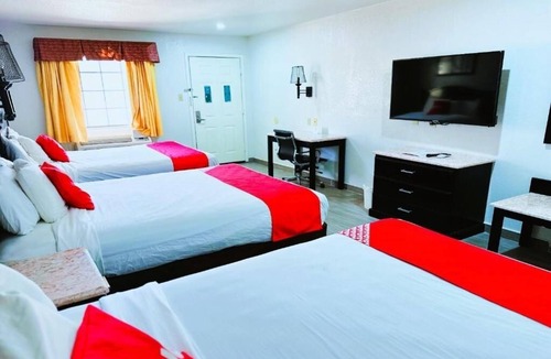 Oakville Hotel | Elegant Unit Near Agave Jalisco – Parking, Pool & Pet Friendly Accommodations