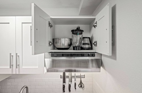 Downtown Seattle Condo | Elektra! Steps to Convention Ctr, King Bed, 75" TV