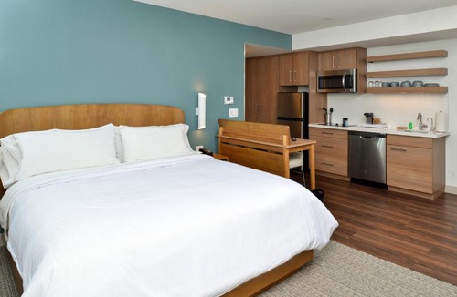 North Kansas City Hotel | Element by Marriott North Kansas City