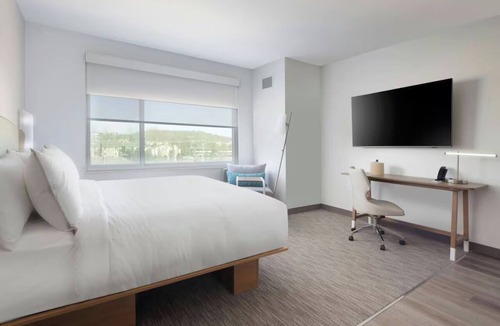 Fort Smith Hotel | Element Fort Smith King Room Breakfast, Gym&Pool