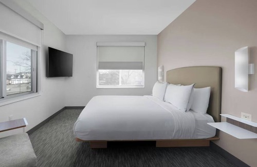Fort Smith Hotel | Element Fort Smith King Room Breakfast, Gym&Pool