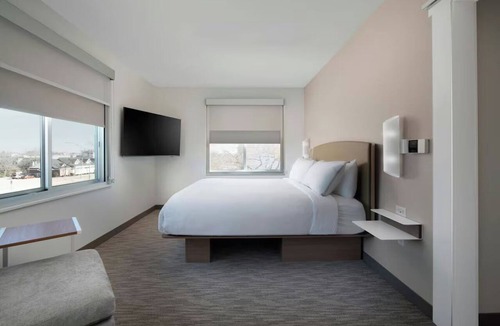 Fort Smith Hotel | Element Fort Smith King Room Breakfast, Gym&Pool