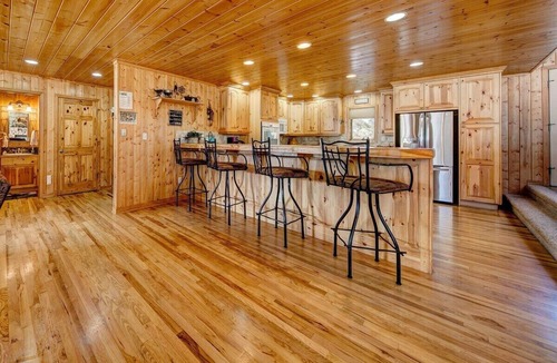 Carriage Hills House | Elk Meadow Retreat - Amazing Mountain Views + Hot Tub Sleeps 10!