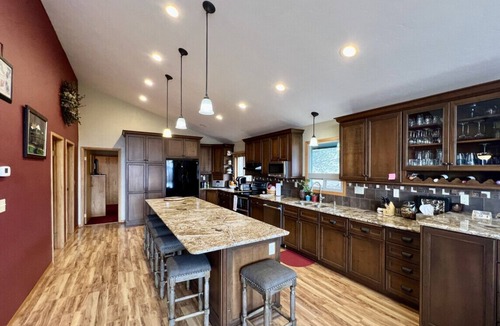 Baker City House | Elkhorn Views Home - Gorgeous Views! 4 Bdrm, Sleeps 8, w/Sauna, Local Golfing 50% Off!