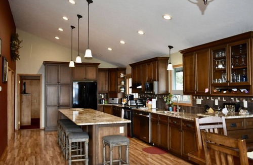 Baker City House | Elkhorn Views Home - Gorgeous Views! 4 Bdrm, Sleeps 8, w/Sauna, Local Golfing 50% Off!