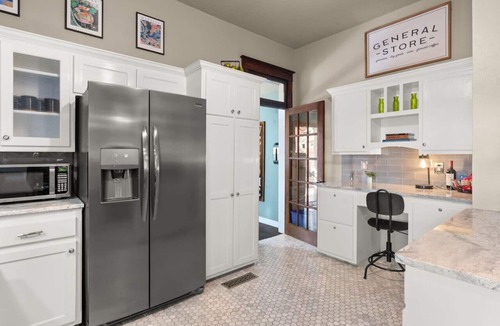 Huning Highland Historic District House | Elliott · 4/BR, Near UNM, Old Town & Downtown!