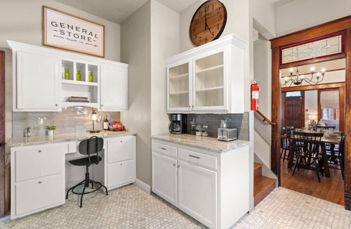 Huning Highland Historic District House | Elliott · 4/BR, Near UNM, Old Town & Downtown!